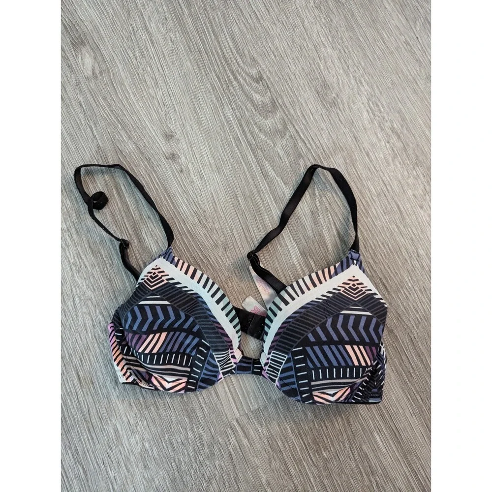 Victorias Secret PINK 32A Wear everywhere T-shirt lightly lined underwire bra